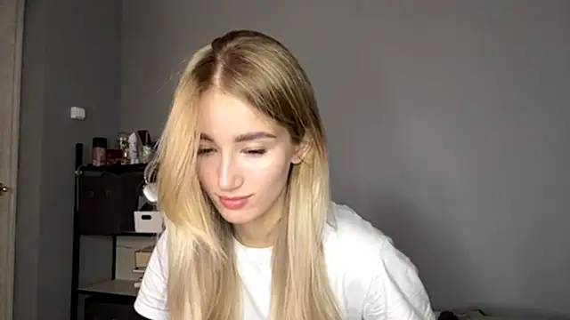 Snapshot of SweetCatherine chatting on October 7, 8:33 am SweetCatherine online show from October 7, 8:33 am