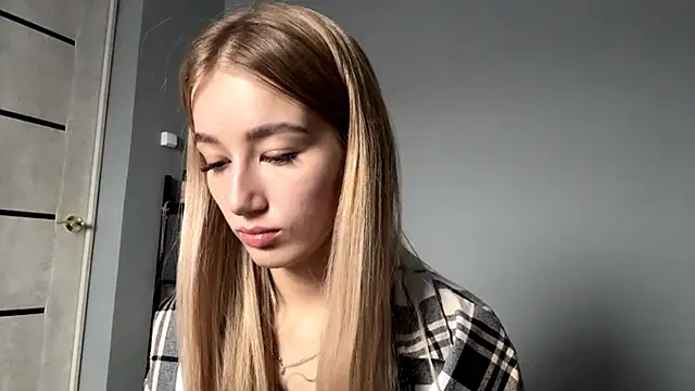 Snapshot of SweetCatherine chatting on October 13, 6:13 am SweetCatherine online show from October 13, 6:13 am