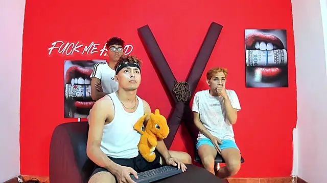 VERY HOT GUYS online show from March 19, 7:40 pm