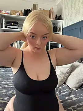 Snapshot of lusciouslylou chatting on June 3, 9:01 am lusciouslylou online show from June 3, 9:01 am