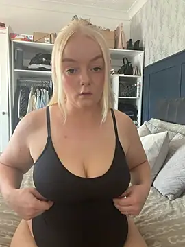 Snapshot of lusciouslylou chatting on June 26, 8:52 am lusciouslylou online show from June 26, 8:52 am