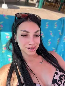 Snapshot of ilariea_girl chatting on June 19, 12:20 pm ilariea girl online show from June 19, 12:20 pm