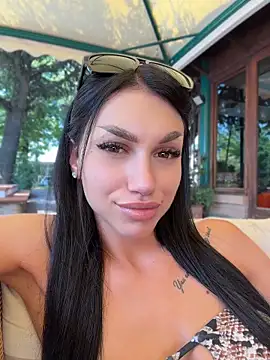 Snapshot of ilariea_girl chatting on June 29, 1:11 pm ilariea girl online show from June 29, 1:11 pm