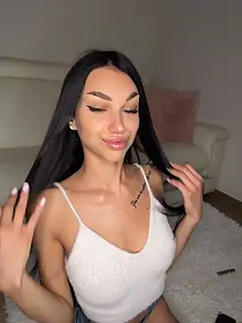 Snapshot of ilariea_girl chatting on July 7, 1:15 pm ilariea girl online show from July 7, 1:15 pm