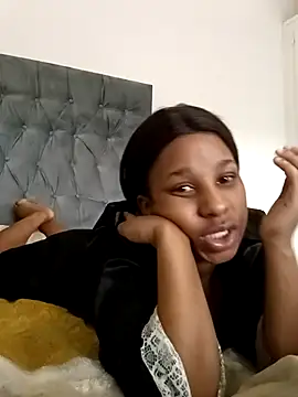 Snapshot of MissBubbles04 chatting on October 12, 7:07 am MissBubbles04 online show from October 12, 7:07 am