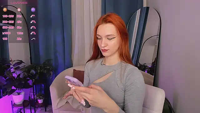 Snapshot of PollyMayer chatting on June 18, 8:35 pm PollyMayer online show from June 18, 8:35 pm