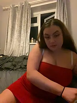 Snapshot of MadelineLeah chatting on July 9, 10:03 pm MadelineLeah online show from July 9, 10:03 pm