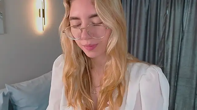 Snapshot of KatherineWill chatting on October 19, 2:18 pm KatherineWill online show from October 19, 2:18 pm