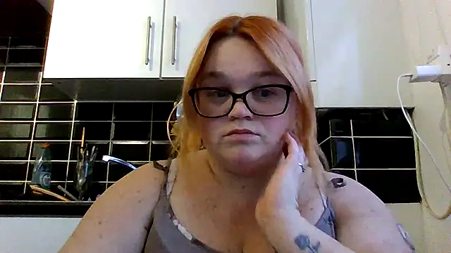 Snapshot of Curvy-AmyX chatting on October 5, 5:00 pm Curvy-AmyX online show from October 5, 5:00 pm