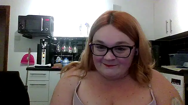 Snapshot of Curvy-AmyX chatting on October 14, 8:20 pm Curvy-AmyX online show from October 14, 8:20 pm