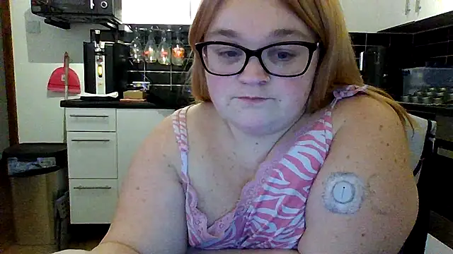 Snapshot of Curvy-AmyX chatting on October 15, 10:21 pm Curvy-AmyX online show from October 15, 10:21 pm