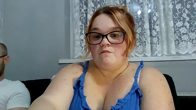 Snapshot of Curvy-AmyX chatting on October 28, 10:34 pm Curvy-AmyX online show from October 28, 10:34 pm