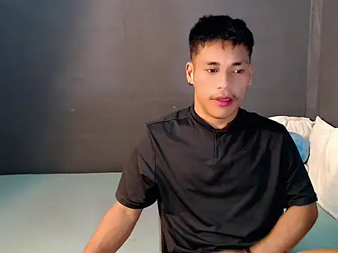 Snapshot of Cute_Lucas chatting on October 13, 2:11 am Cute Lucas online show from October 13, 2:11 am