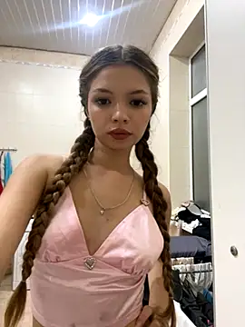  Siennaaa  online show from October 10, 9:25 pm