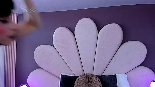 MeganR  online show from April 9, 12:54 pm