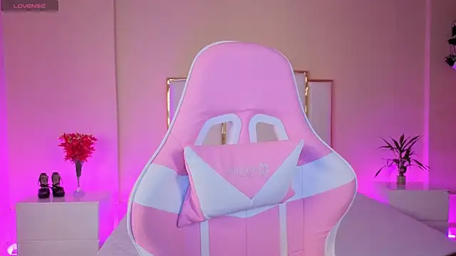 AnnaSwift  online show from April 6, 12:28 pm