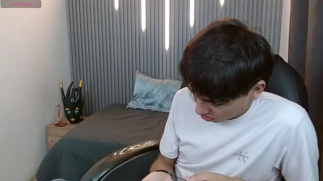 Snapshot of StiwenTwink chatting on March 18, 9:40 pm StiwenTwink online show from March 18, 9:40 pm