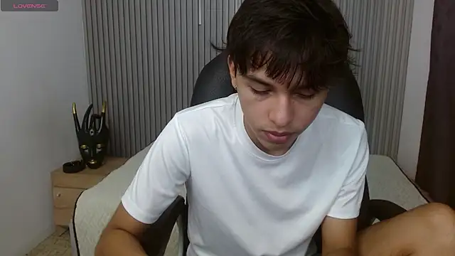 Snapshot of StiwenTwink chatting on March 31, 3:12 pm StiwenTwink online show from March 31, 3:12 pm