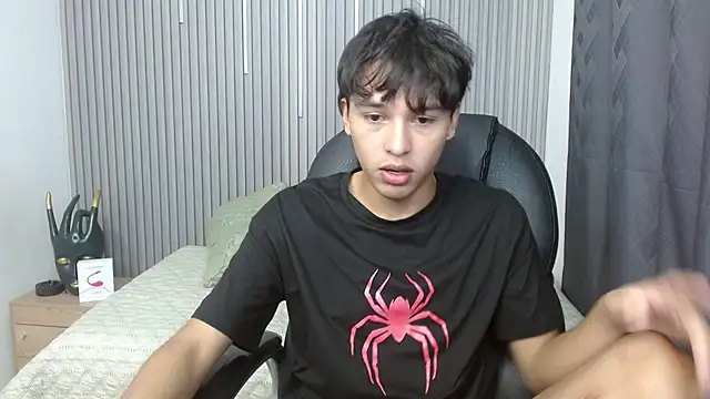 Snapshot of StiwenTwink chatting on April 4, 1:41 pm StiwenTwink online show from April 4, 1:41 pm