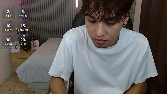 Snapshot of StiwenTwink chatting on May 4, 2:35 pm StiwenTwink online show from May 4, 2:35 pm