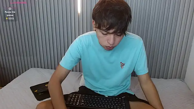 Snapshot of StiwenTwink chatting on May 5, 1:08 pm StiwenTwink online show from May 5, 1:08 pm