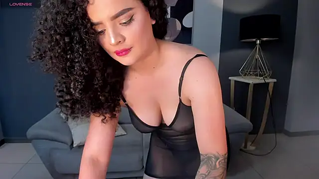 Snapshot of KylieJenkins chatting on October 28, 3:58 pm KylieJenkins online show from October 28, 3:58 pm