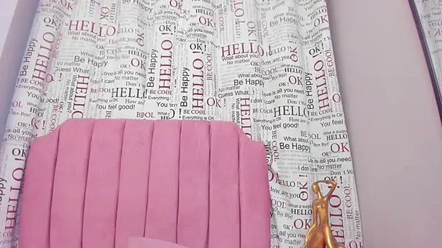Snapshot of Zoe_Blond chatting on October 15, 12:16 pm Zoe Blond online show from October 15, 12:16 pm