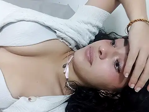 Snapshot of JuliethaFox chatting on May 16, 7:34 pm JuliethaFox online show from May 16, 7:34 pm