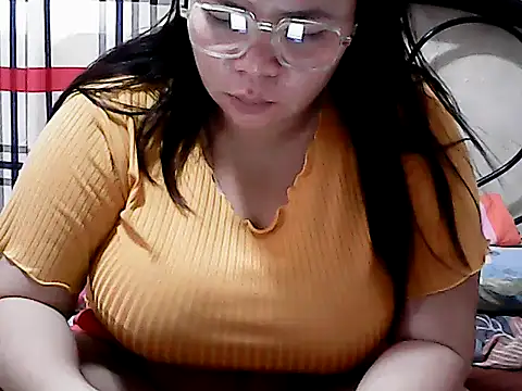 HornyPussie69 online show from April 3, 12:08 am