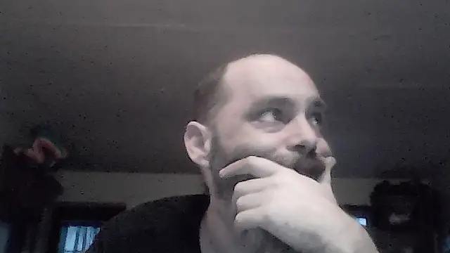 Snapshot of crazyheratic8 chatting on March 25, 12:38 am crazyheratic8 online show from March 25, 12:38 am