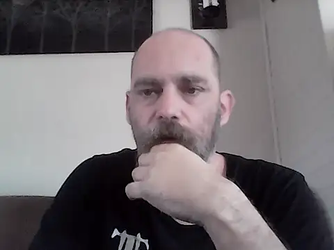 Snapshot of crazyheratic8 chatting on April 21, 3:17 pm crazyheratic8 online show from April 21, 3:17 pm