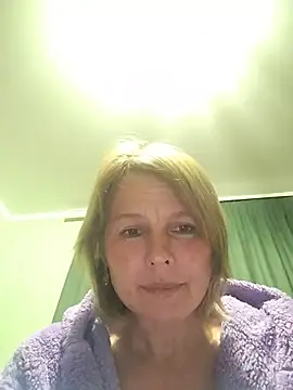 Snapshot of Masha412111 chatting on June 2, 9:06 pm Masha412111 online show from June 2, 9:06 pm