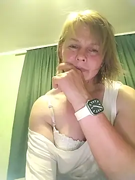 Snapshot of Masha412111 chatting on June 10, 9:35 pm Masha412111 online show from June 10, 9:35 pm