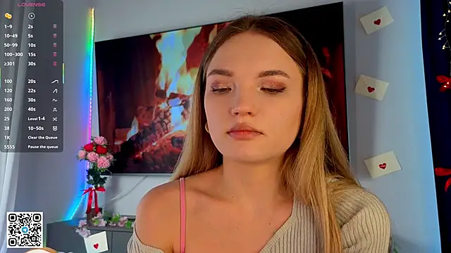 JulieLupo online show from February 19, 6:09 am