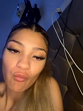 Honeyyyxo online show from November 2, 3:20 am