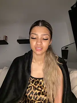 Honeyyyxo online show from November 7, 4:29 pm