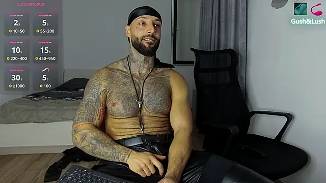 Snapshot of MasculineGuy99 chatting on October 10, 11:59 pm MasculineGuy99 online show from October 10, 11:59 pm