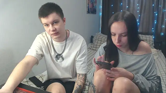Snapshot of Mark_and_Wendy chatting on April 13, 7:14 am Mark and Wendy online show from April 13, 7:14 am