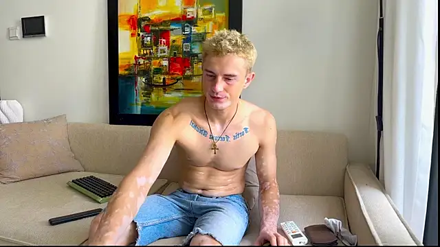 Snapshot of YummyGann chatting on November 30, 5:00 am YummyGann online show from November 30, 5:00 am