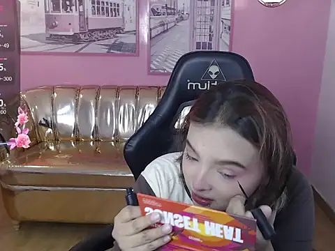 mia foster t online show from November 7, 12:38 pm