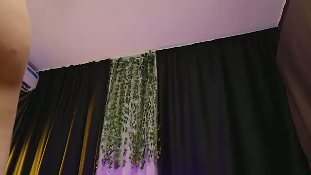 Snapshot of AngelsBoobsxx chatting on June 25, 4:44 pm AngelsBoobsxx online show from June 25, 4:44 pm