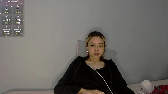 Snapshot of Brissazane chatting on November 9, 9:46 pm Brissazane online show from November 9, 9:46 pm