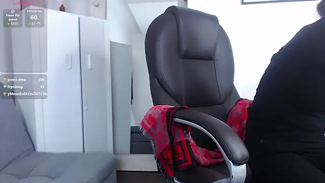 alexia james  online show from April 16, 10:12 pm