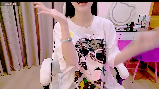  Aria Moonie online show from April 2, 3:53 pm