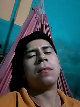 Snapshot of Travieso_loco9 chatting on October 14, 4:46 am Travieso loco9 online show from October 14, 4:46 am