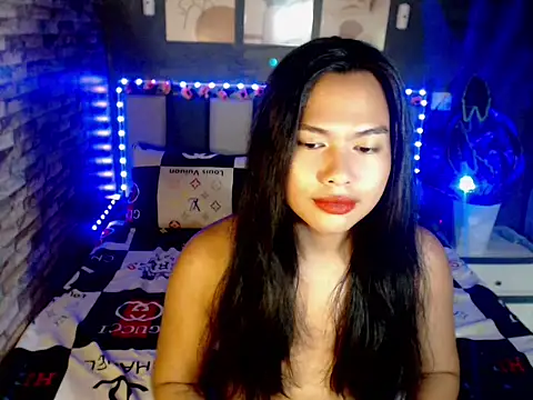 fallinLunaxX online show from May 16, 9:28 am