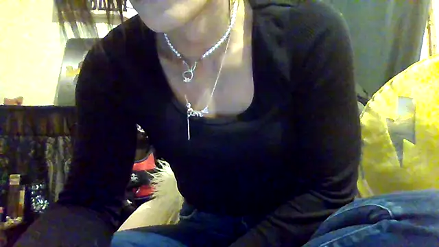 Snapshot of Rileyy7tk chatting on December 22, 9:39 am Rileyy7tk online show from December 22, 9:39 am