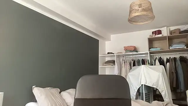 Snapshot of VersaGoo chatting on October 5, 1:31 pm VersaGoo online show from October 5, 1:31 pm