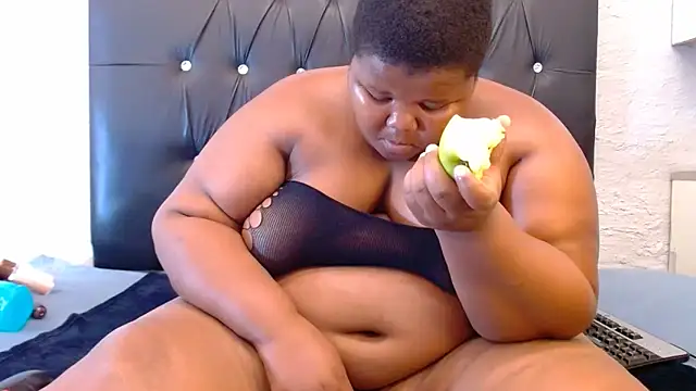 LadyBear2002 online show from March 15, 6:25 pm