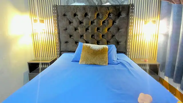 Nikki Vesper online show from April 12, 3:33 am